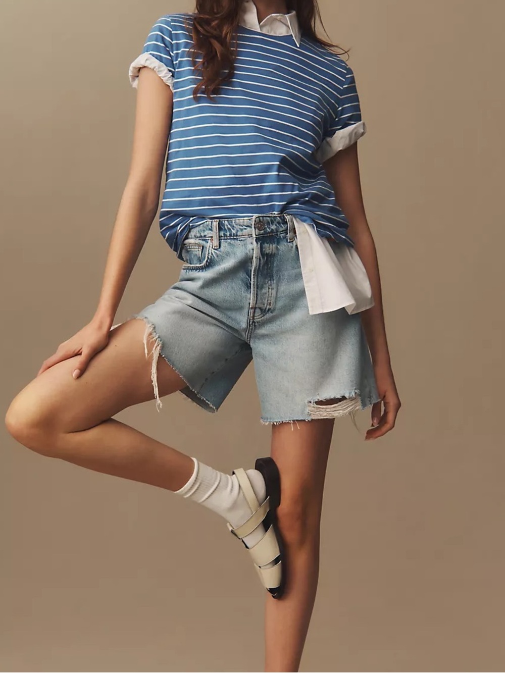 Reformation Raye Mid-Rise Relaxed Jean Shorts 
Size 27